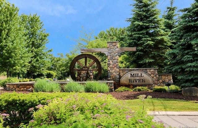 28234 OAKMONTE Circle W - 28234 Oakmonte Circle, Oakland County, MI 48165