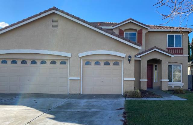 Large 4 bedroom + Den, 2.5 bath home for rent! Gallery 1