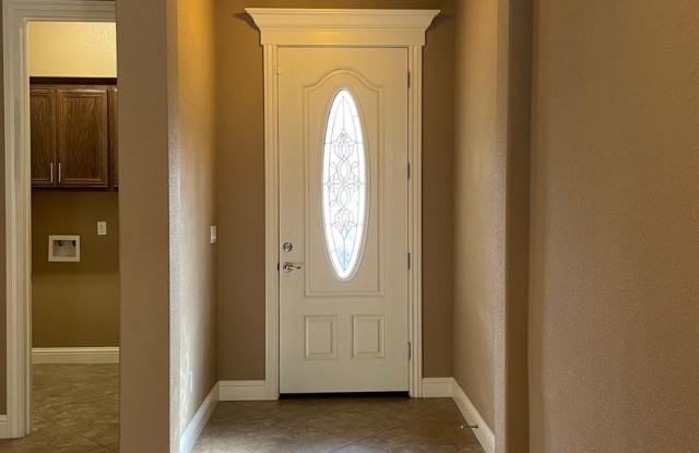 Absolutely Gorgeous 3 br 2.5 ba in a Gated Community Gallery 4