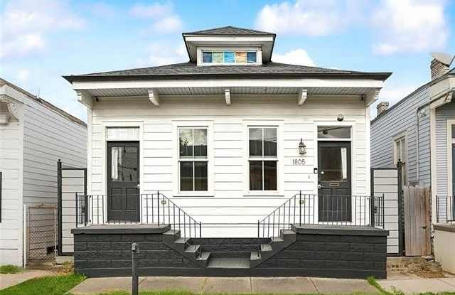 1805 GOVERNOR NICHOLS Street photos photos