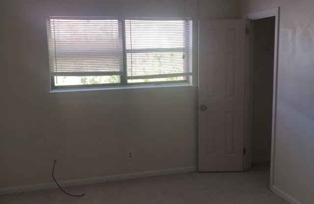 3027 Chase Ln Ne photos photos