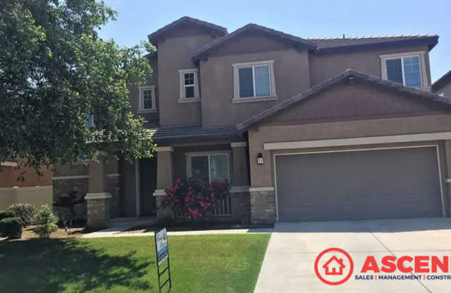 Charming 4-Bedroom, 2.5-Bath Home in 93311 – Gardener Included! photos photos