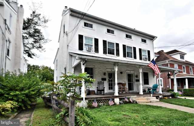 19 E GERMANTOWN PIKE - 19 East Germantown Pike, Plymouth Meeting, PA 19462