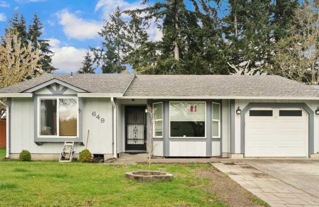 3 Bedroom Home with Fully Fenced Yard Available June 7 photos photos