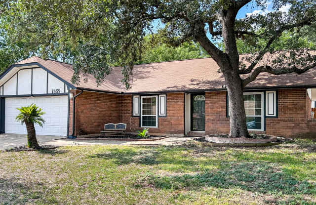 Inviting Northwest San Antonio Home - Fireplace, Office Flex,  Mature Trees photos photos