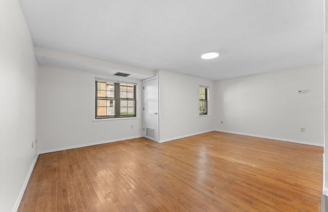 35 Eagle Ave Gallery 3
