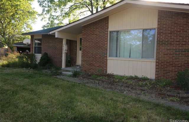 30270 SPAIN Court Gallery 3