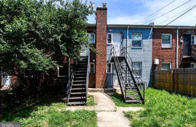 1729 GALES Place NE Gallery 2