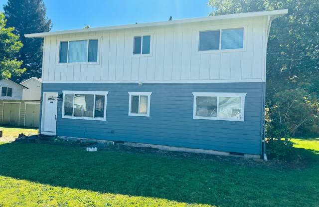 Charming Remodeled Camas Duplex photos photos