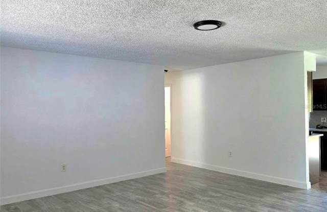 564 NOTRE DAME Drive Gallery 4