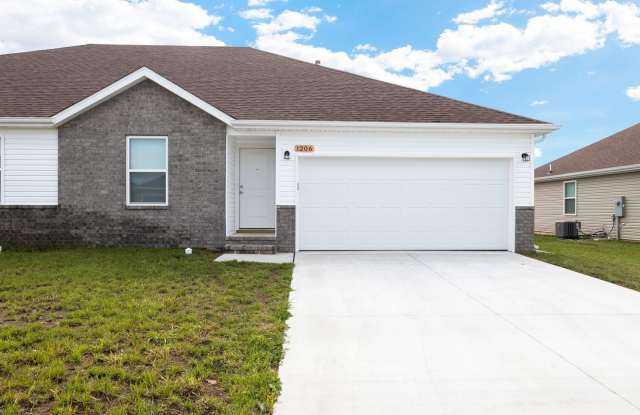 Newly built 3 bedroom-Westbury Gardens with a fully fenced in yard! photos photos