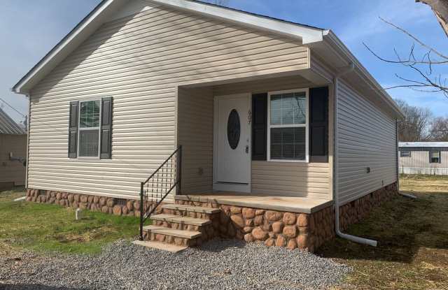 Adorable 3 Bedroom Home in Cowan! - 607 Montgomery Street, Cowan, TN 37318