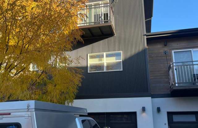 Beautiful Durango Townhome Gallery 3