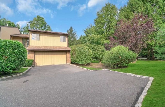 49 Wimbledon Drive - 49 Wimbledon Drive, North Hills, NY 11576