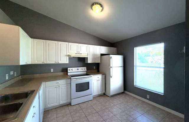 FIRST MONTH RENT FREE! 2/2 Duplex with Garage NE Cape! Gallery 4