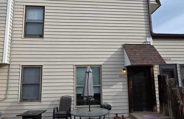 2 Bed, 1.5 Bath Townhome with Garage Near McKee Medical Center photos photos