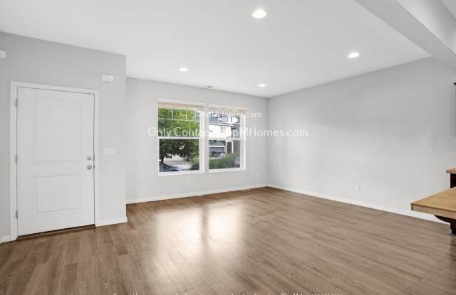 Charming Home with Modern Amenities and Outdoor Retreat in Heritage Crossing! Gallery 3