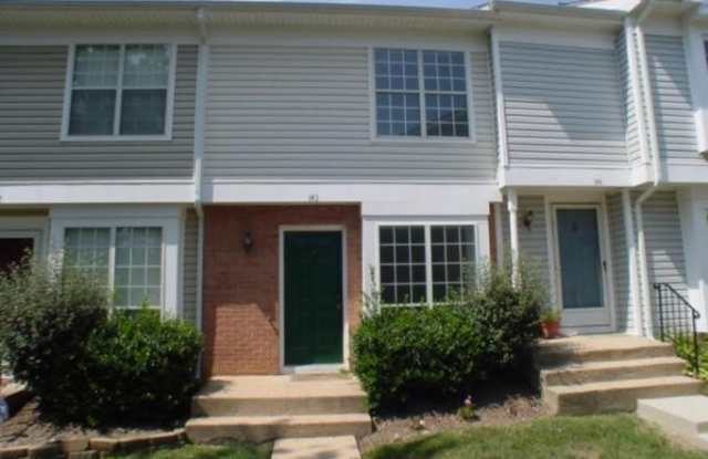 143 EDINBURGH SQUARE - 143 Edinburgh Square, Sterling, VA 20164
