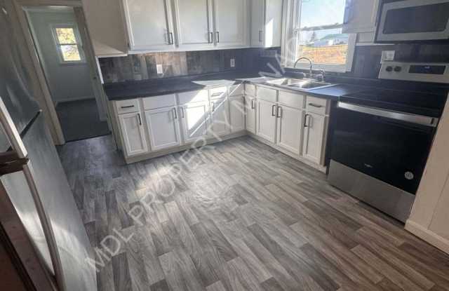 3 bed / 1.5 bath home with Pole Barn and Shed in Auburn, MI! Gallery 3