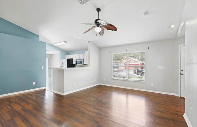 7408 OXFORD GARDEN Circle Gallery 4