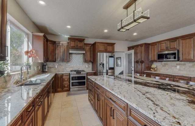 8804 Vallejo Place NE Gallery 1