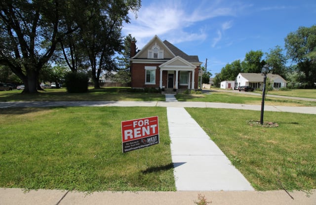 65 Crestwood Rd - 65 East Crestwood Road, Kaysville, UT 84037
