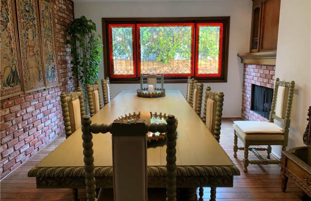 4952 Encino Avenue Gallery 4