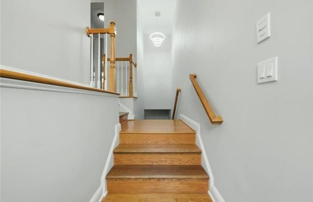319 Creekbank Way SE Gallery 3