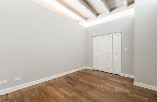4131 W Belmont Ave Gallery 3