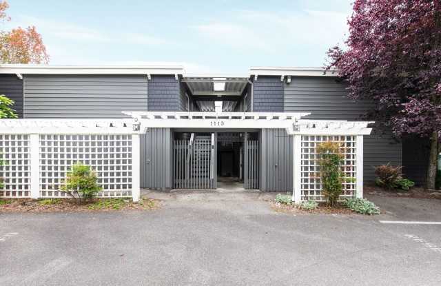 1 Bedroom Kirkland Condo with View photos photos