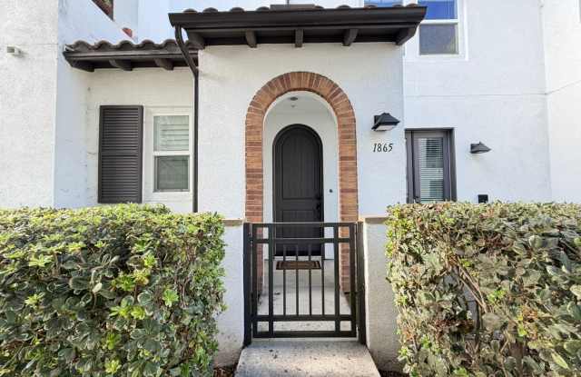 Energy-Efficient 3BR Townhome in Prime Carlsbad Location Gallery 1