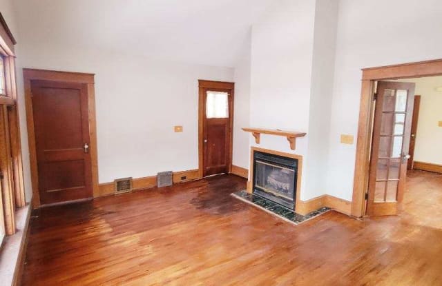 135 East 30th Street - 2 - 135 East 30th Street, Erie, PA 16504 135 East 30th Street - 2 - 135 East 30th Street, Erie, PA 16504