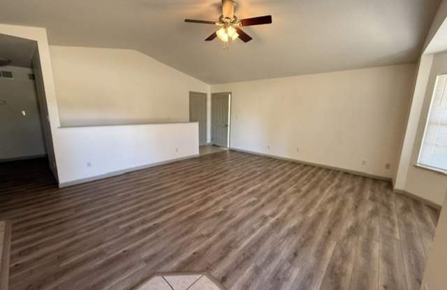 Spacious Home in Highland! Gallery 4