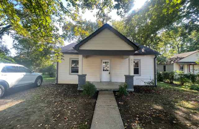 Remodeled 2 bedroom house with large yard. photos photos