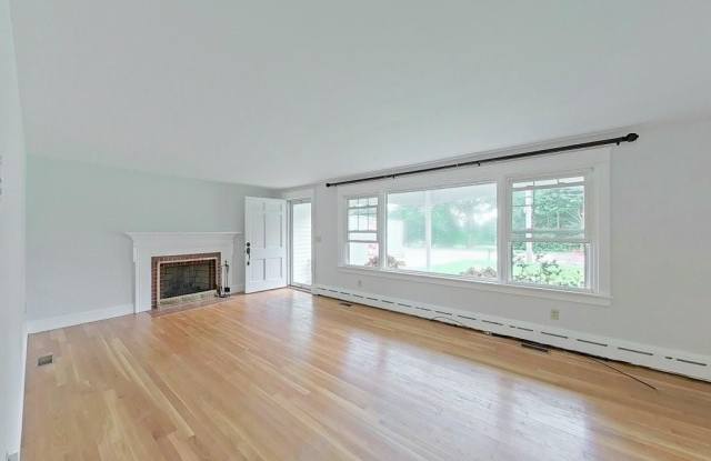 1290 W Main Road Gallery 2