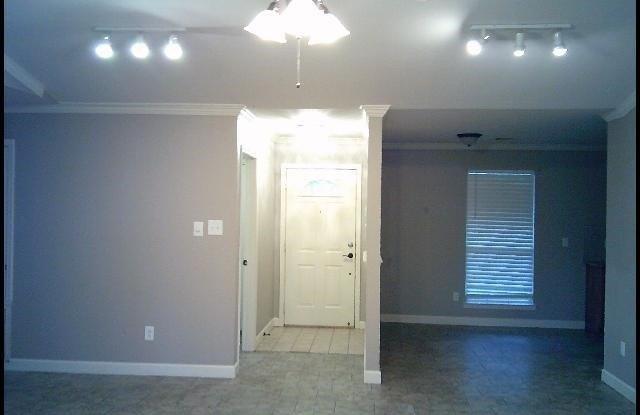713 Elkhart Loop Gallery 2