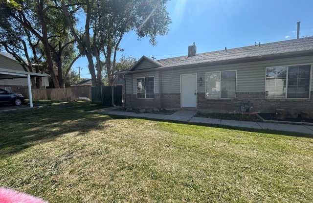 Pet Friendly Town home - 388 East 790 South, Pleasant Grove, UT 84062