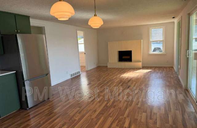 12495 Oakwood Shores Street Gallery 4