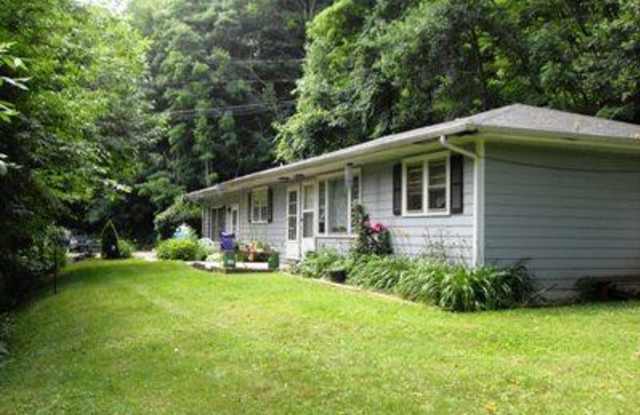 204 Mount Jefferson Road - 2 photos photos 204 Mount Jefferson Road - 2 photos photos