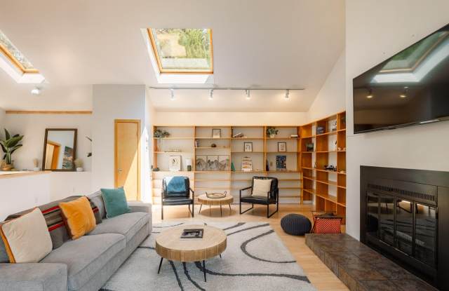216 E Homestead Drive Gallery 1