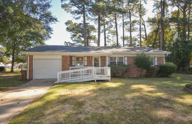 Accepting Applications: 3 Bedroom 1.5 Bathroom- Small Dogs Considered - 1 Lee Court, Pumpkin Center, NC 28546