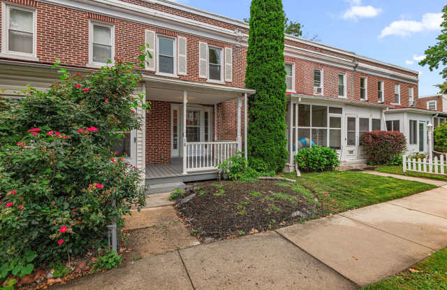 FIRST MONTH RENT FREE** Renovated Row Home (new kitchen/floors & paint) located in Rose Tree Media SD! Deck, Private yard, Central Air! photos photos