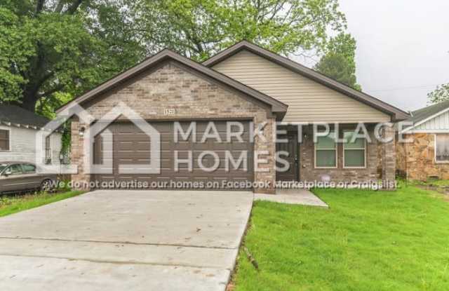 1521 Allen St photos photos