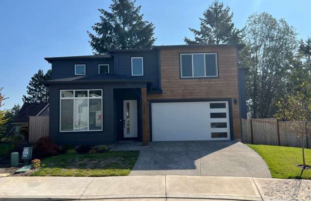 *Contemporary Home, Stylish Luxury, Central Air, Pet Friendly, Fenced Yard - 13039 Southwest Foran Hills Court, Tigard, OR 97224