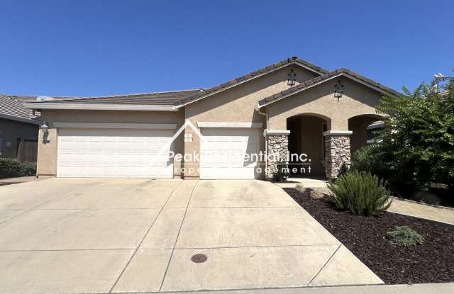 Beautiful Roseville 4bd/2ba Home with 3 Car Garage photos photos