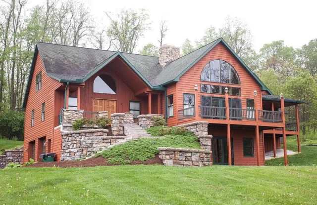 One of a kind 4 bedroom home on 4+ Acres photos photos
