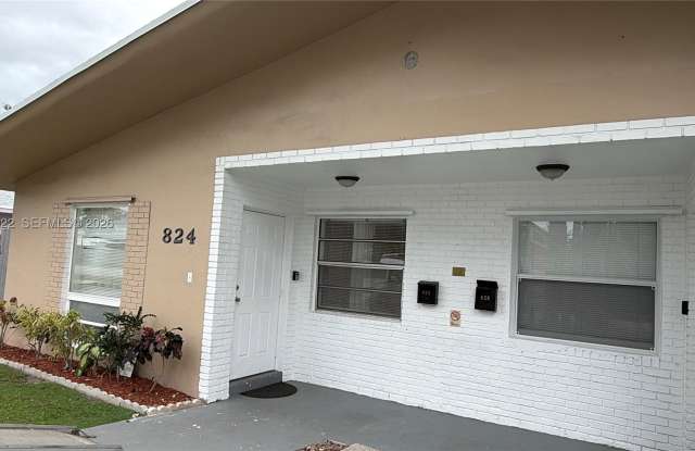 824 SW 12th Ct Gallery 1