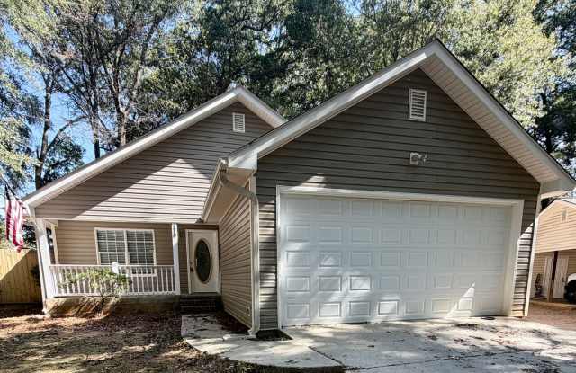 Newly renovated 3 Bedroom 2 Bathroom home! Available now! Gallery 4