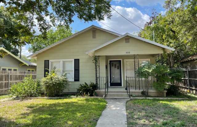 Craftsman Style House Walking Distance to Downtown NB! Hardwood Floors / Fridge  Washer  Dryer Included / NBISD photos photos