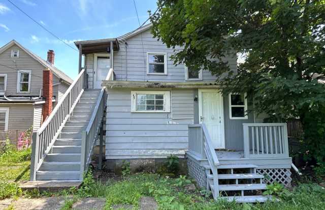 Section 8 & Eden Accepted | Freshly Renovated 6BR Gem in Lorain | Flexible Living Space photos photos